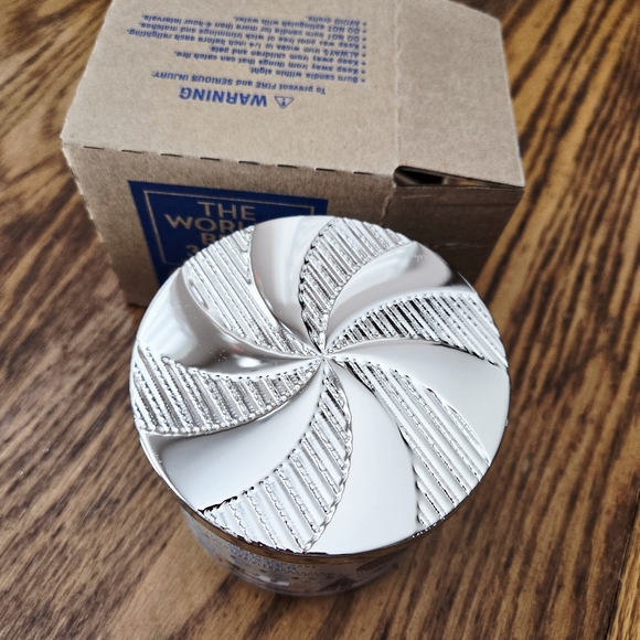 🛍BOGO 50% OFF❄️🕯Bath & Body Works "Winter" 3-wick Candle - Picture 4 of 10